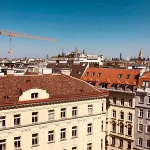 Mitten Im Achten. Zentrale In Apartment